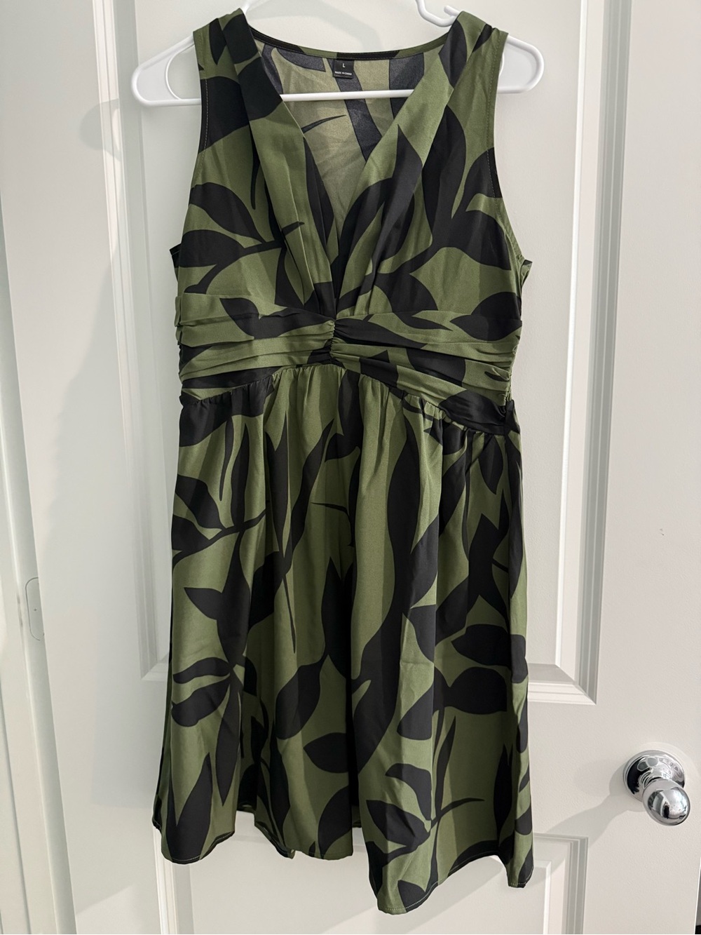 SHEIN Olive Green & Black Leaf Print V-Neck Fit & Flare Dress - Size L